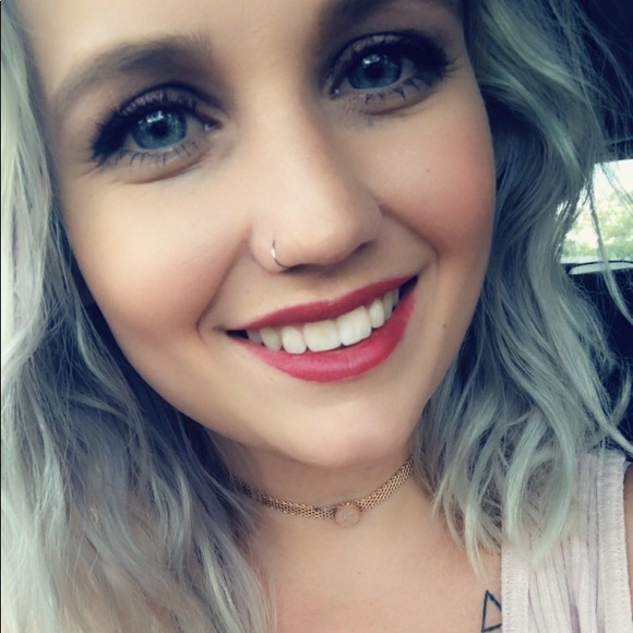 Meet your Posher, Kayla - Picture 1 of 1